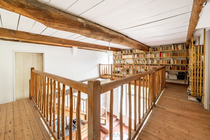 Image No.11-6 Bed Property for sale