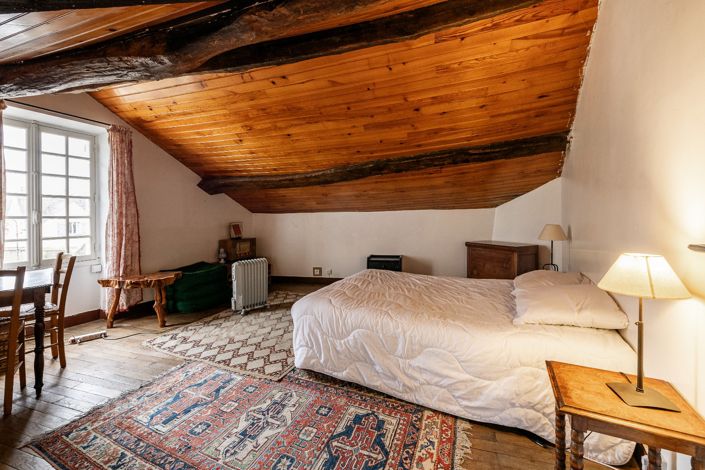 Image No.14-6 Bed Property for sale