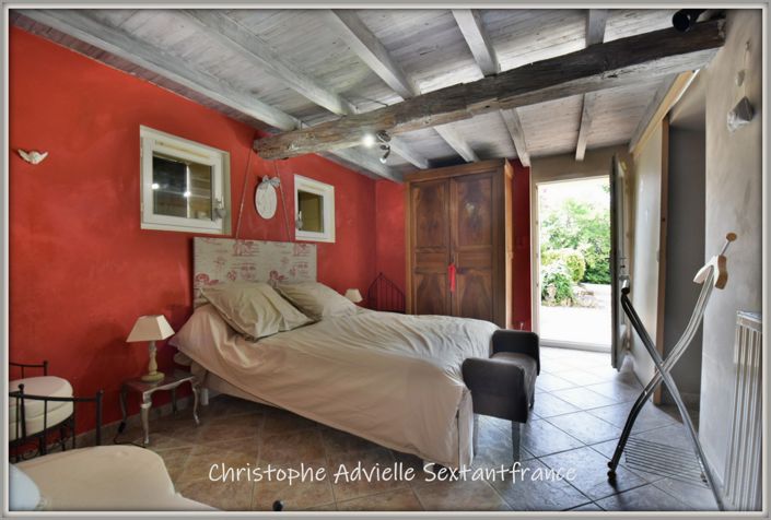 Image No.10-3 Bed Property for sale