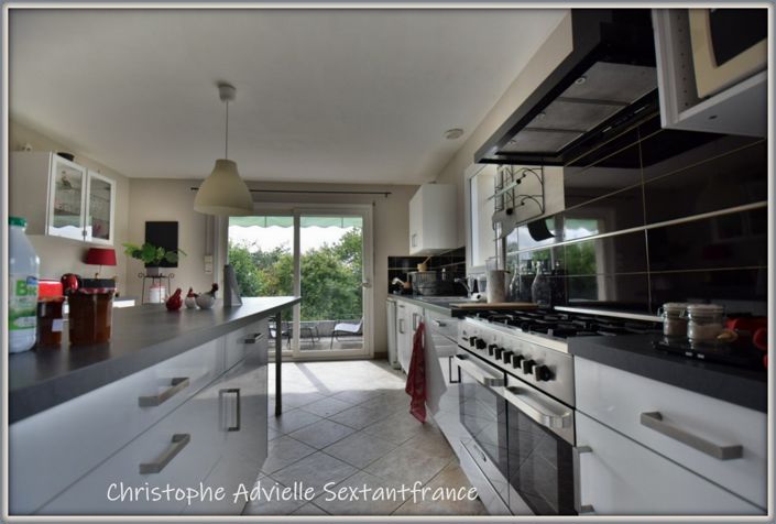 Image No.8-3 Bed Property for sale