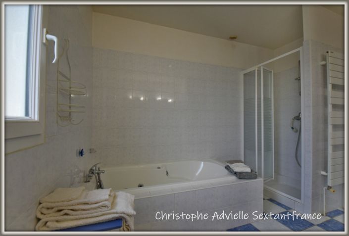 Image No.9-3 Bed Property for sale