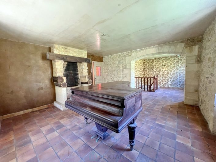 Image No.17-4 Bed Property for sale