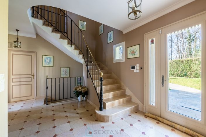 Image No.6-5 Bed Property for sale