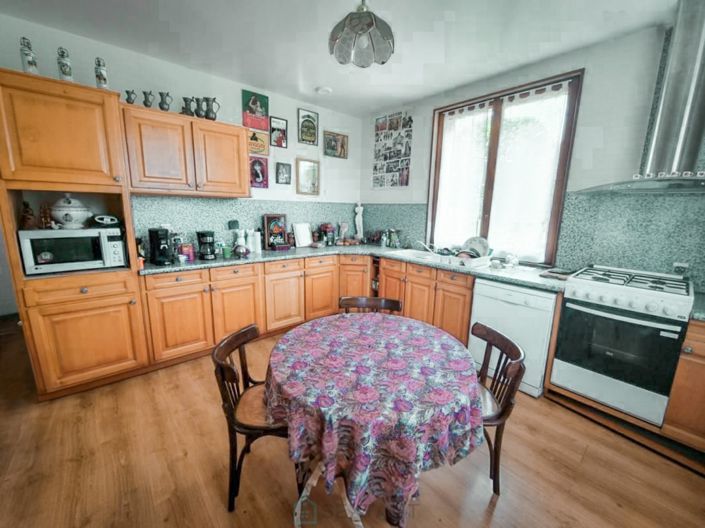 Image No.11-3 Bed Property for sale