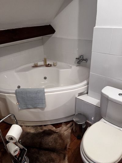 Image No.10-3 Bed Property for sale