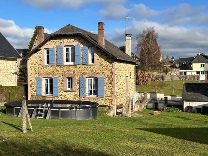 Image No.1-4 Bed Property for sale