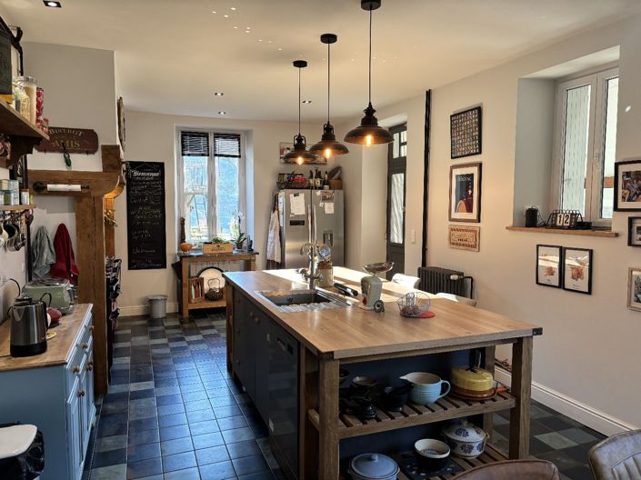 Image No.12-4 Bed Property for sale