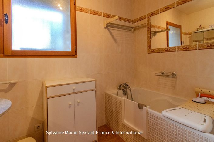 Image No.16-4 Bed Property for sale