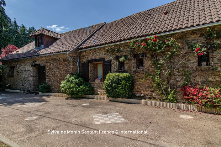 Image No.1-4 Bed Property for sale