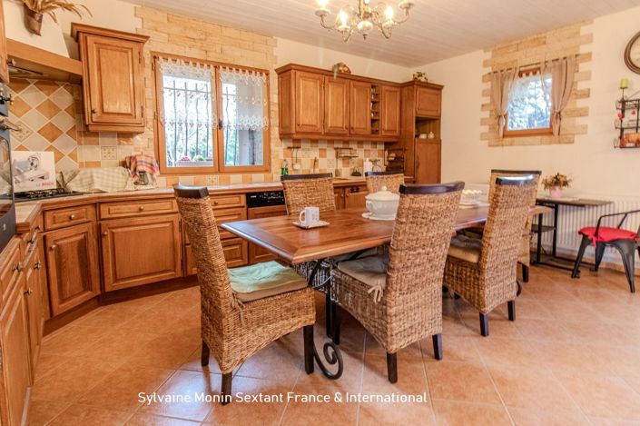 Image No.9-4 Bed Property for sale