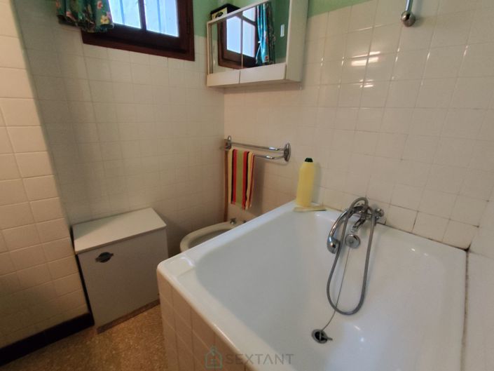 Image No.12-2 Bed Property for sale