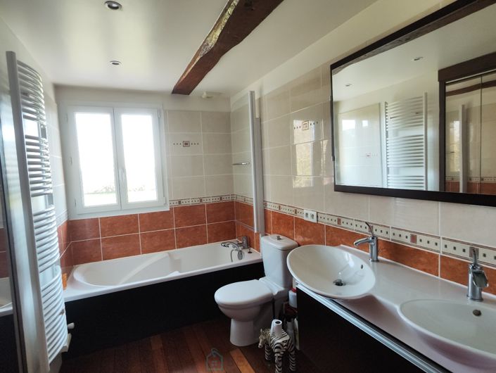 Image No.10-6 Bed Property for sale