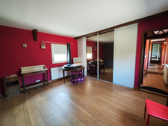 Image No.11-6 Bed Property for sale