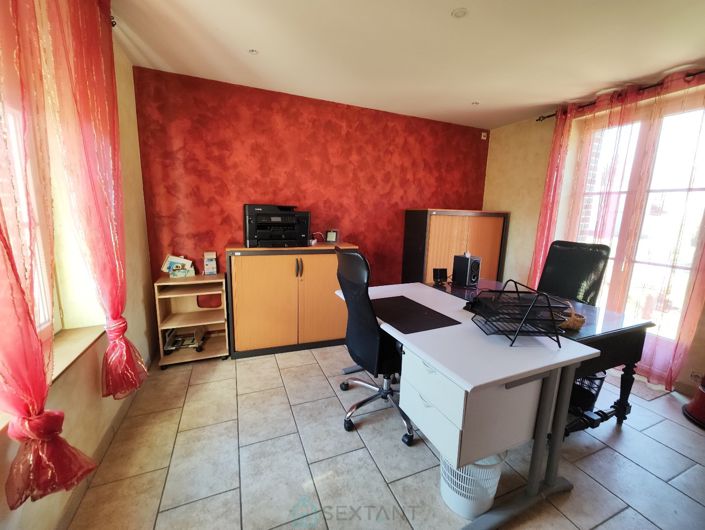 Image No.12-6 Bed Property for sale