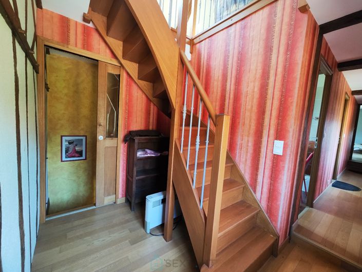 Image No.20-6 Bed Property for sale