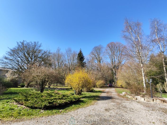 Image No.22-6 Bed Property for sale