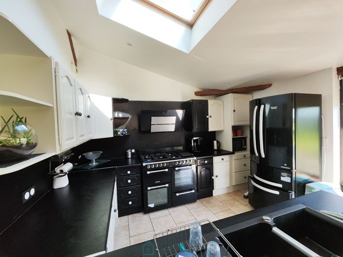 Image No.27-6 Bed Property for sale