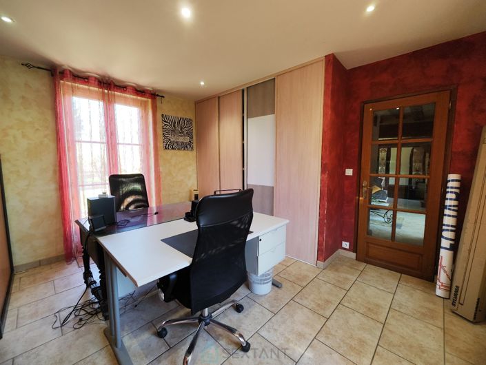 Image No.37-6 Bed Property for sale