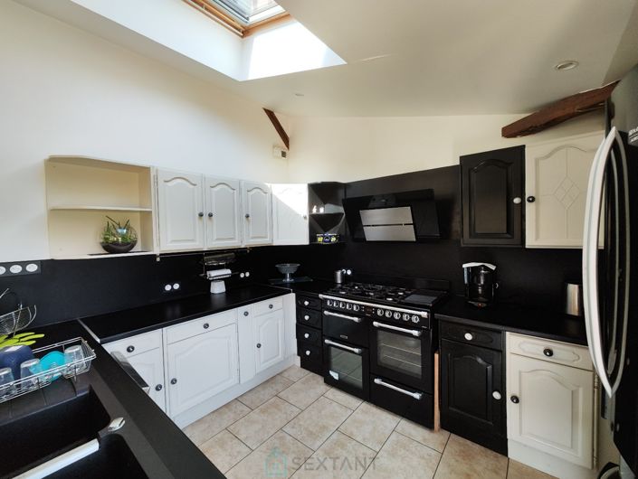 Image No.4-6 Bed Property for sale