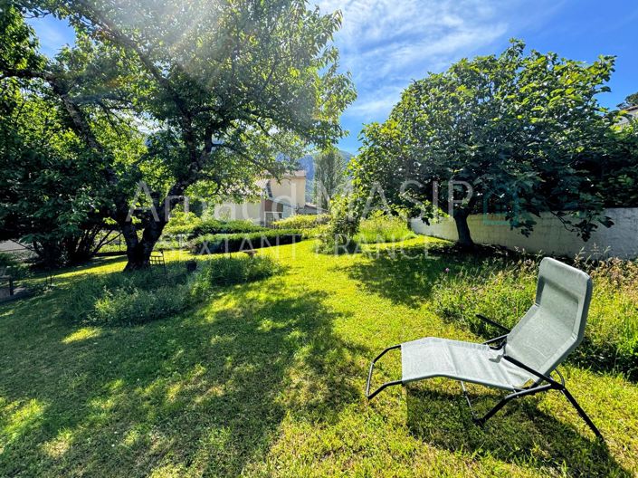 Image No.10-3 Bed House for sale