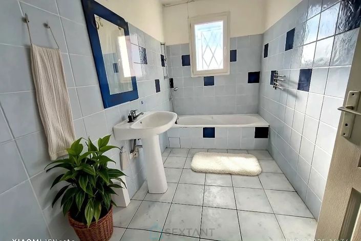 Image No.7-4 Bed Property for sale