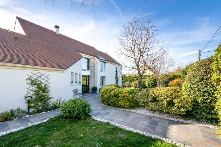Image No.1-5 Bed Property for sale