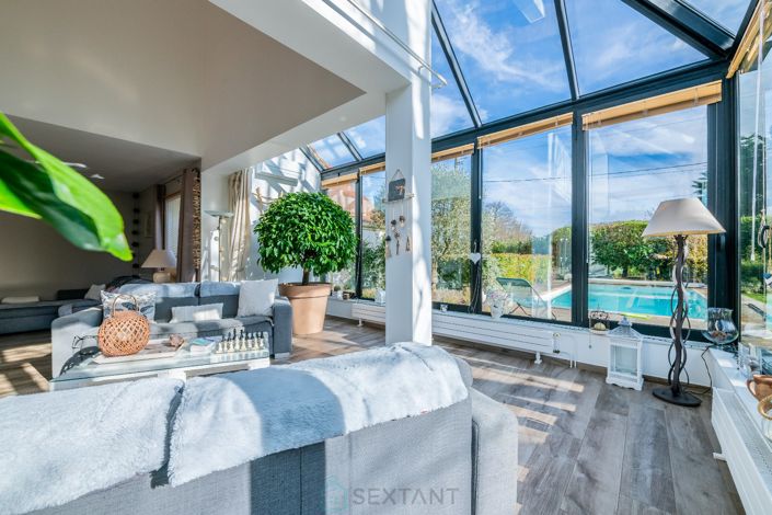 Image No.10-5 Bed Property for sale