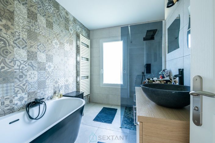 Image No.15-5 Bed Property for sale