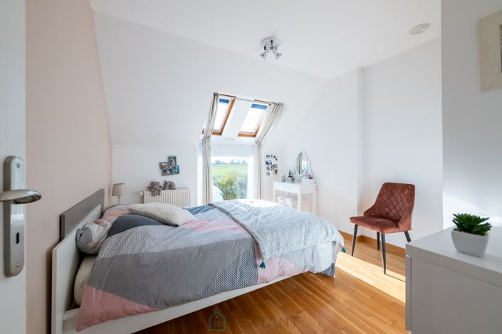 Image No.17-5 Bed Property for sale