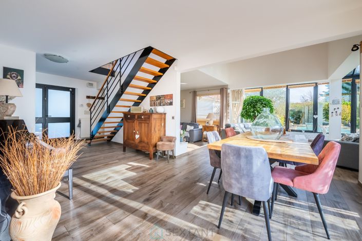 Image No.5-5 Bed Property for sale