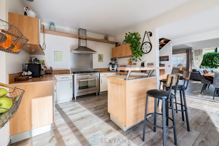 Image No.7-5 Bed Property for sale