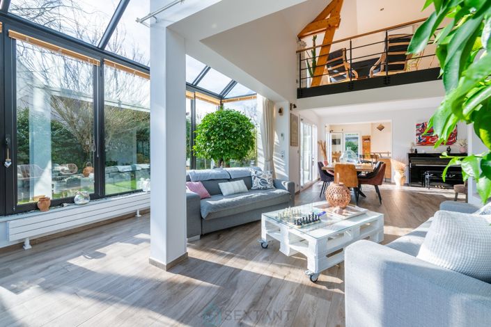 Image No.8-5 Bed Property for sale