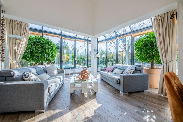 Image No.9-5 Bed Property for sale