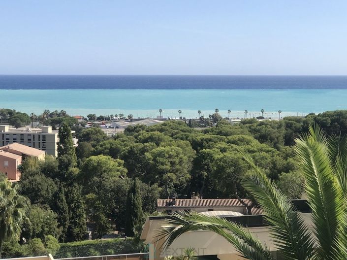 Image No.10-3 Bed Property for sale