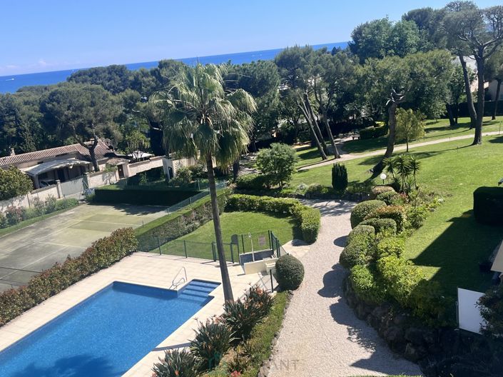 Image No.8-3 Bed Property for sale