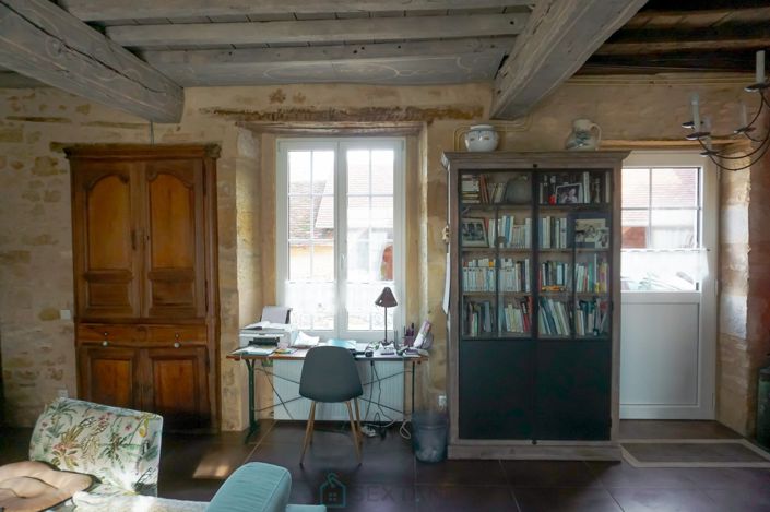 Image No.27-7 Bed Property for sale