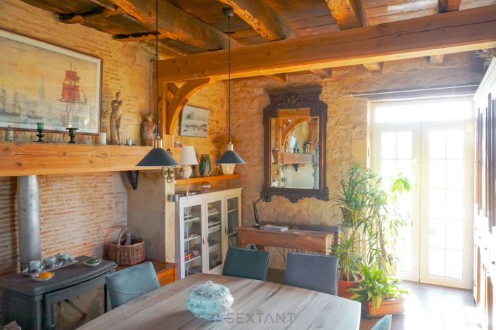 Image No.17-7 Bed Property for sale