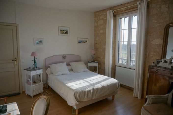 Image No.20-7 Bed Property for sale