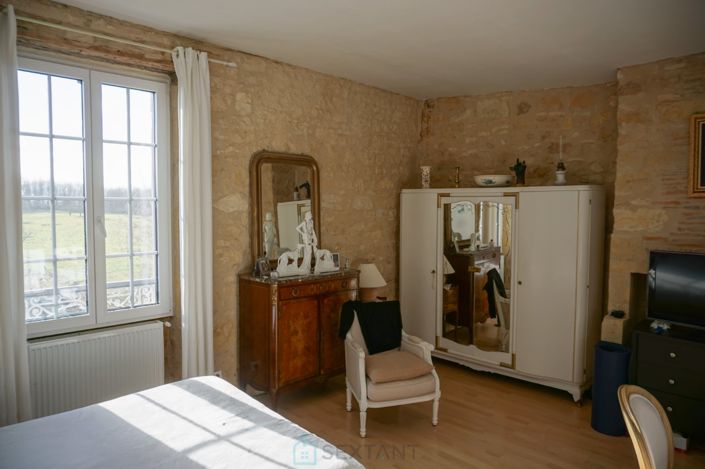 Image No.22-7 Bed Property for sale