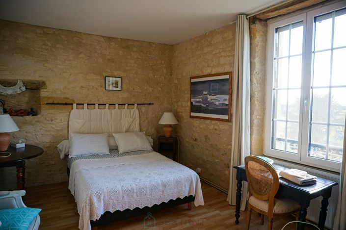 Image No.23-7 Bed Property for sale