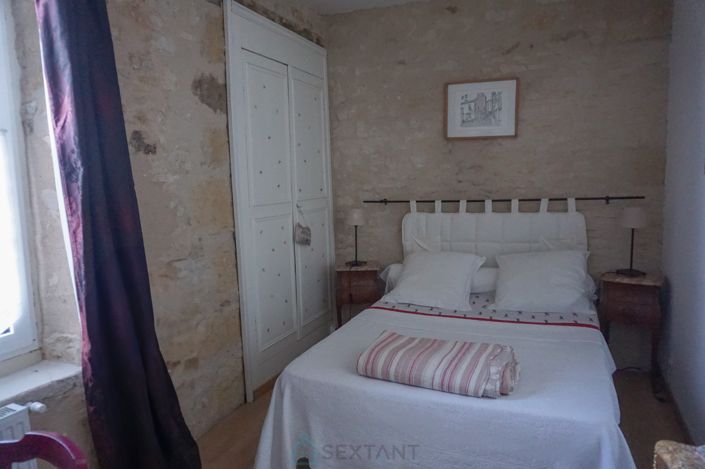 Image No.24-7 Bed Property for sale