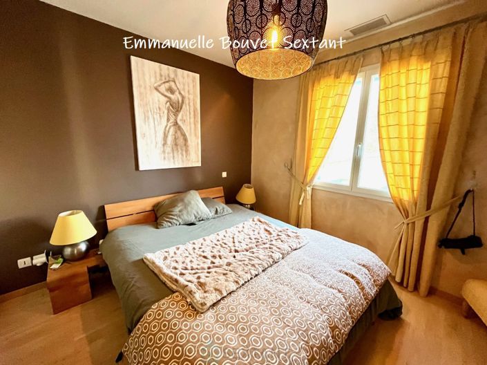 Image No.12-3 Bed Property for sale