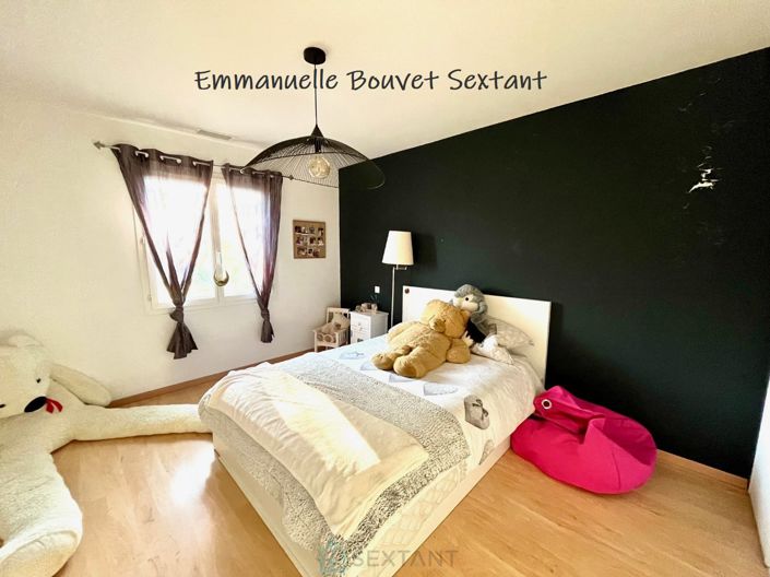 Image No.13-3 Bed Property for sale