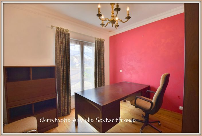 Image No.10-3 Bed Property for sale