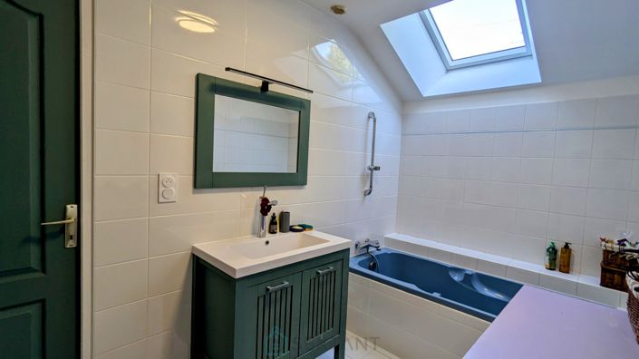 Image No.23-3 Bed Property for sale