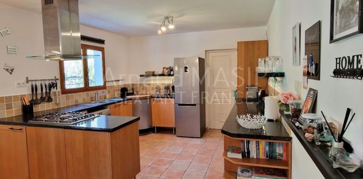 Image No.2-4 Bed House for sale