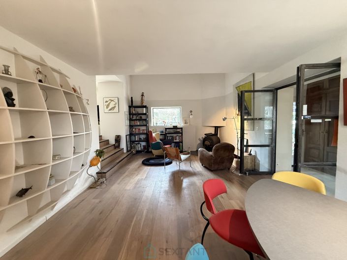 Image No.12-5 Bed Property for sale