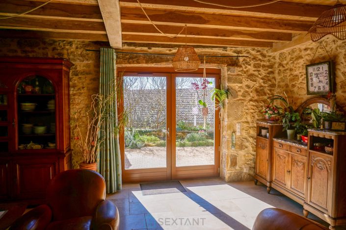 Image No.17-4 Bed Property for sale