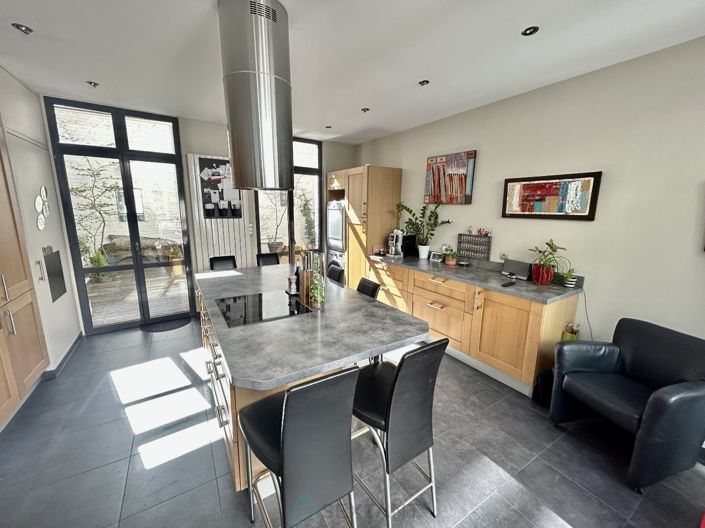 Image No.4-6 Bed Property for sale