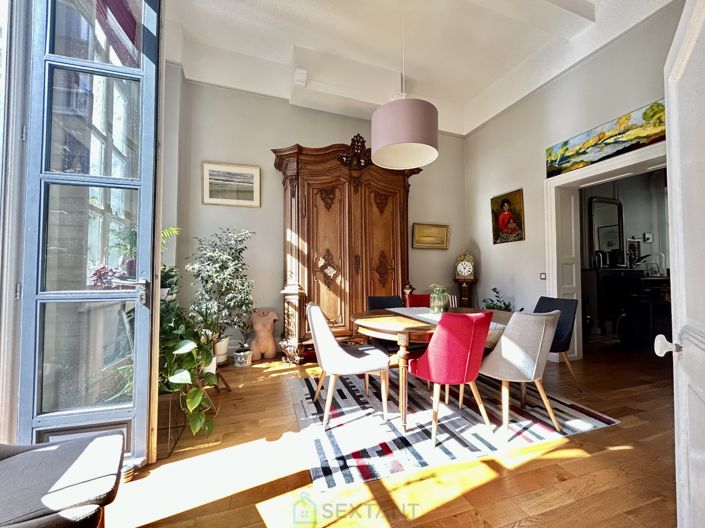 Image No.5-6 Bed Property for sale